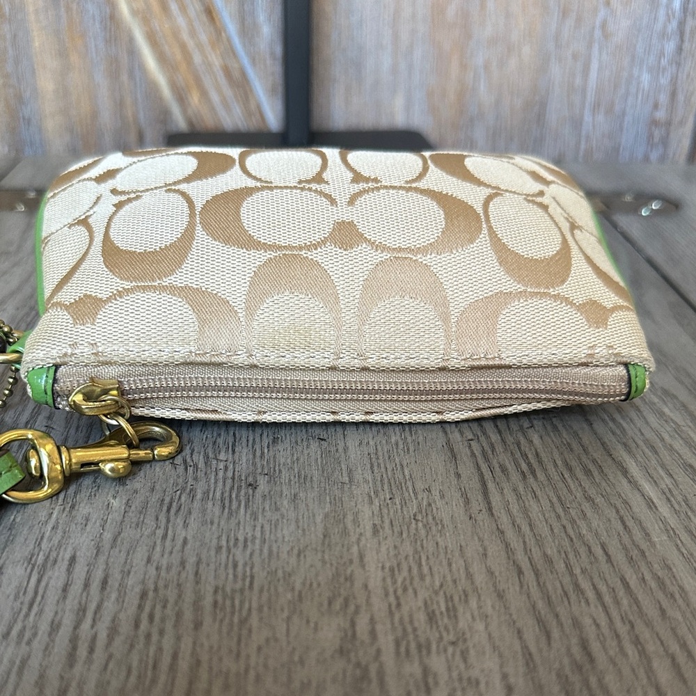 Coach Signature Canvas Wristlet Light Khaki Green Grass with Matching Tag - Picture 7 of 16